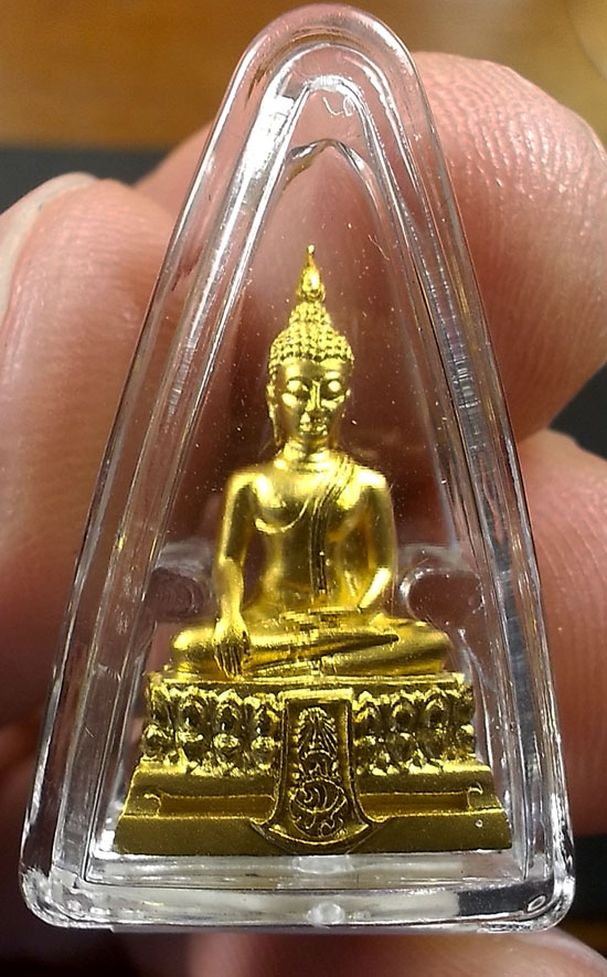 พระพุทธรูปคุ้มเกล้าฯ เนื้อทองคำ 9K