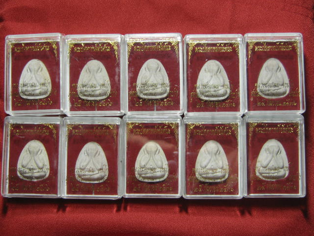 ปิดตา หลังยันต์นะ (3 ยันต์) หลวงพ่อเกษม ปี36 ทีเดียว 10 องค์ แบ่งๆ ครับ