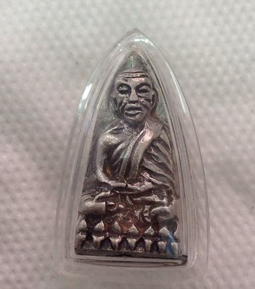 เคาะเดียว...ก็เป็นเจ้าของเเล้วครับ..หลังเตารีดเล็กเนื้อเงินสร้างโรงพยาบาลสงฆ์เลี่ยมกันน้ำพร้อมกล่อง