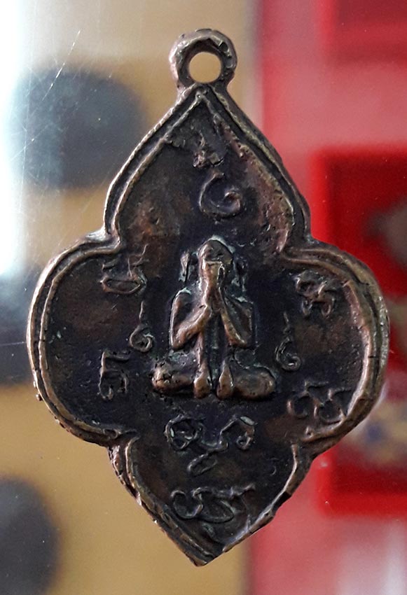 เหรียญหล่อ ปิดตา วัดทองนพคุณ