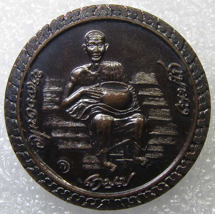 หลวงปู่เกษม เขมโก สุสานไตรลักษณ์ 2 องค์ 