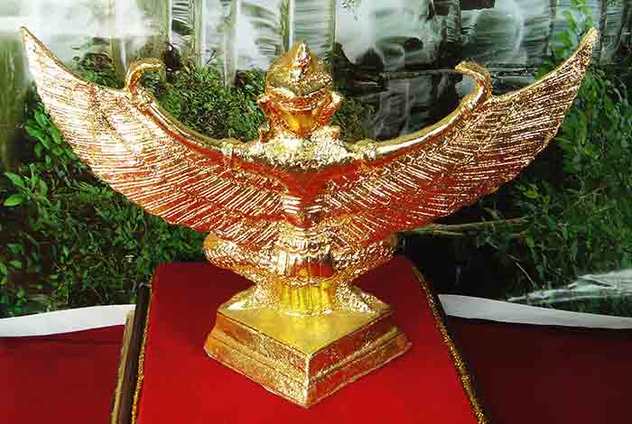*** พญาครุฑกางปีก เนื้อเรซิ่นแต่งผิวสีสวยตามรูป ไม่ทราบที่