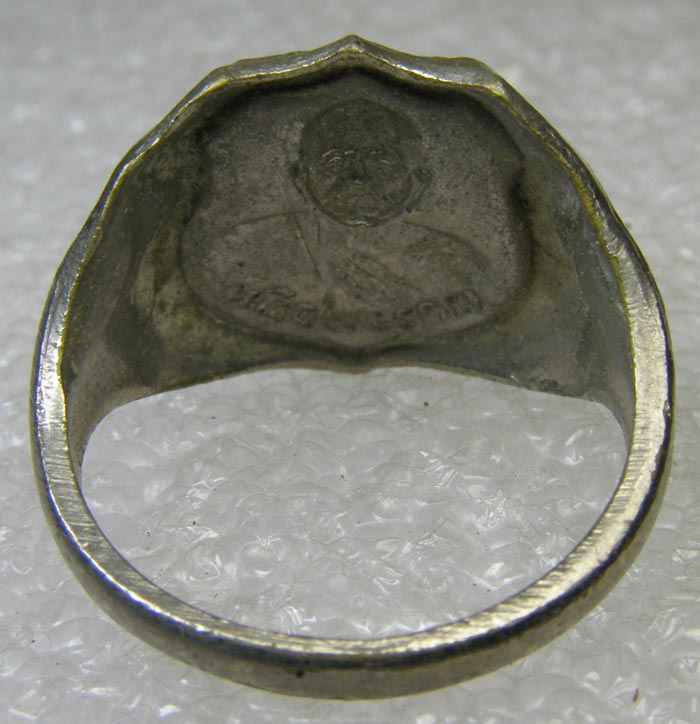 แหวนรุ่นแรก หลวงปู่ทิม วัดพระขาว อยุธยา  สร้าง ปี 2515  