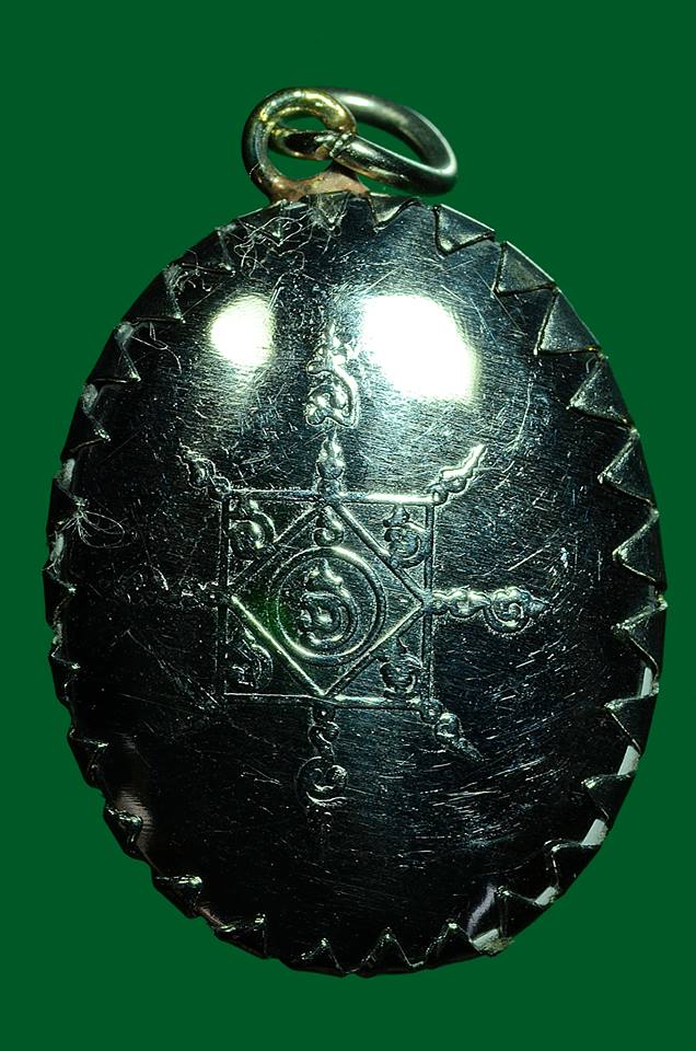 ลอคเก๊ตพ่อท่านคล้าย+ในหลวงรัชกาลที่ 9 สวยงามมาก