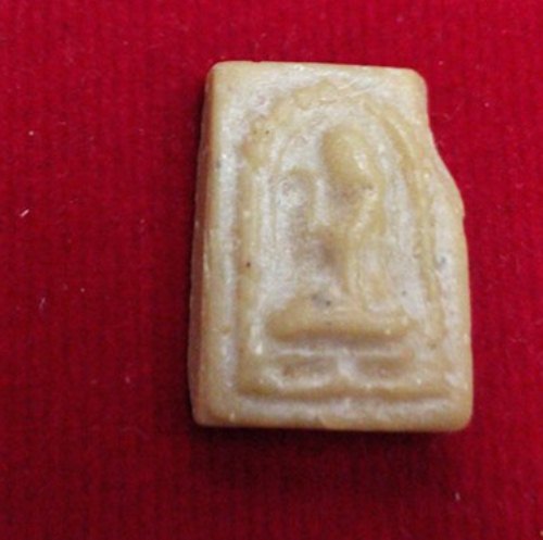 นางกวรกเนื้อผงน้ำมัน หลวงพ่อกวย วัดโฆสิตาราม สะภาพขอบบิ่น