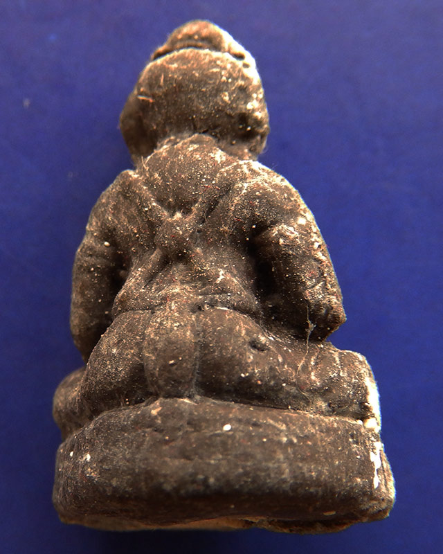 22.กุมารทองโชคทวี เนื้อผงดินเจ็ดป่าช้าอุดด้วยผงพรายกุมาร หลวงปู่คำบุ วัดกุดชมพู จ.อุบลฯ พร้อมกล่อง