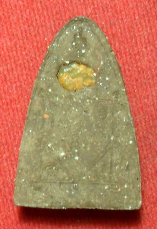 วัดใจ>>>พระหลวงปู่ทวด หลวงปู่คำพัน เนื้อผงฝังปฐวีธาตุ รุ่นกองทุนเพื่อการศึกษา ปี 44