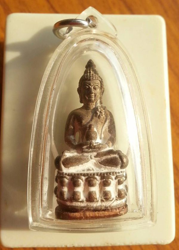 วัดใจ>>>พระชัยวัฒน์ชนะมาร หลวงปู่ธรรมรังษี นวะโลหะเต็มสูตรผิวเดิม ก้นนวะ เลี่ยมพร้อมใช้