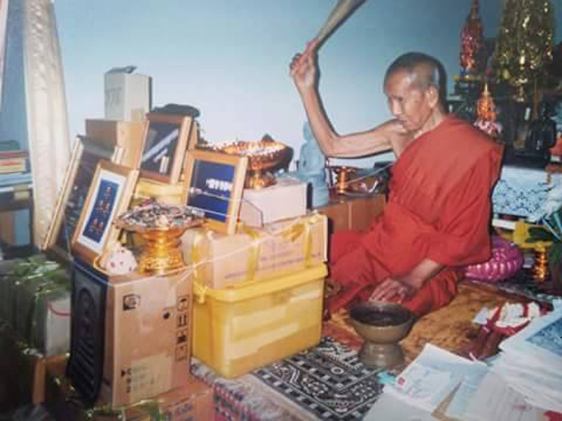 ตะกรุดเงิน ชนะมาร  หลวงปู่ธรรมรังษี วัดพระพทุธบาทพนมดิน  สุรินทร์ ขนาด 5 นิ้ว