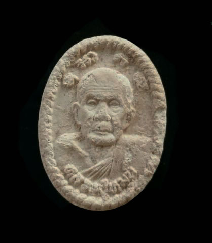 พระผงยันต์ดวงเศรษฐี หลวงปู่หมุน ปี43 เนื้อโทนขาว หู ตา ชัด ทันหลวงปู่ พุทธคุณเต็ม สะภาพไม่อายใคร 