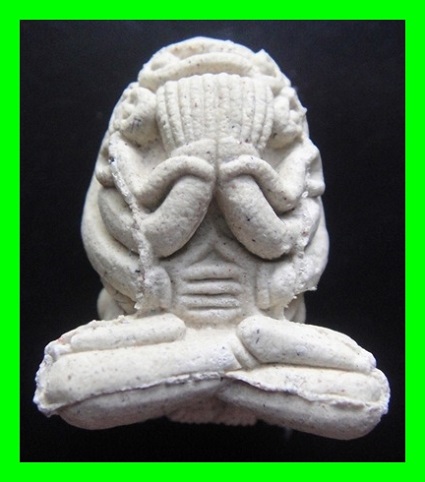 พระปิดตาอุตตโม ผงพรายกุมาร สีขาว เนื้อว่าน ๑๐๘ ปี ๒๕๕๔ ปลุกเสกโดย หลวงพ่อสาคร มนุญโญ วัดหนองกรับ 