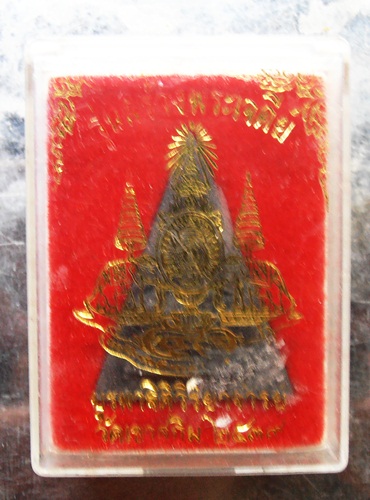 พระผงหลวงพ่อสมชาย วัดเขาสุกิม รุ่นสร้างพระเจดีย์ ปี39สวยๆพร้อมกล่องครับ