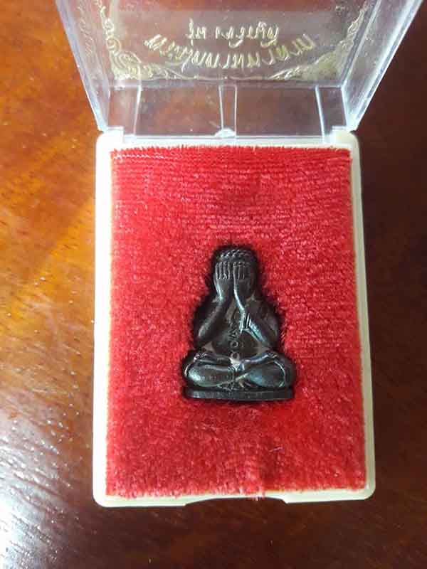 พระปิดตาเจริญดี เนื้อนวะ ก้นอุดสีผึ้ง หลวงปู่คำพันธ์ วัดธาตุมหาชัย ปี 36 เลข 2363