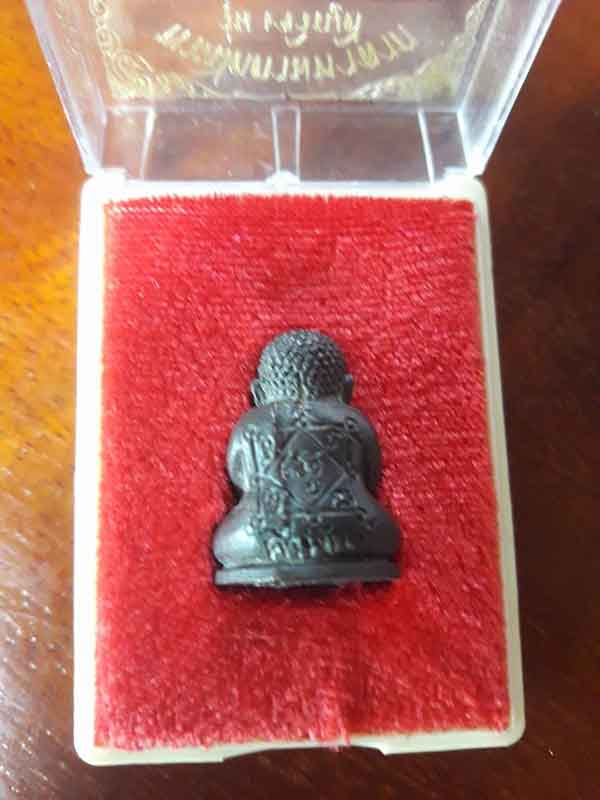 พระปิดตาเจริญดี เนื้อนวะ ก้นอุดสีผึ้ง หลวงปู่คำพันธ์ วัดธาตุมหาชัย ปี 36 เลข 2363