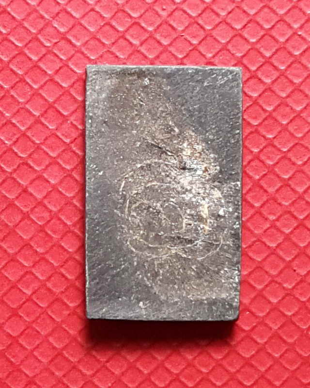 พระชินตะกั่ว หลวงปู่ศุข ลงกรุเขาจอมคีรีนาคพรต นครสวรรค์ ปี 2461 องค์ที่ 2 พร้อมตลับพุ๊ก