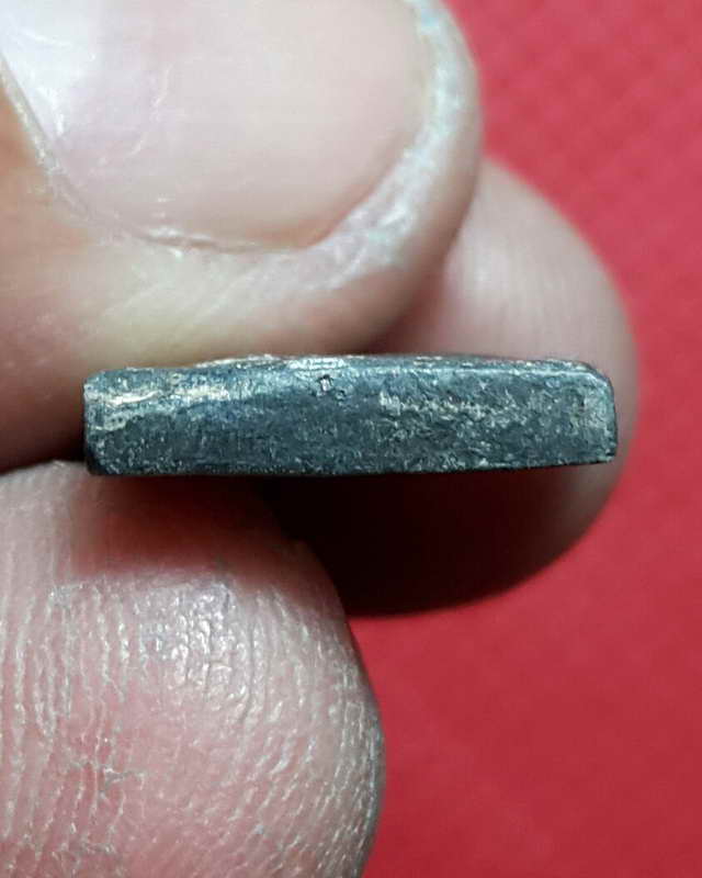 พระชินตะกั่ว หลวงปู่ศุข ลงกรุเขาจอมคีรีนาคพรต นครสวรรค์ ปี 2461 องค์ที่ 2 พร้อมตลับพุ๊ก