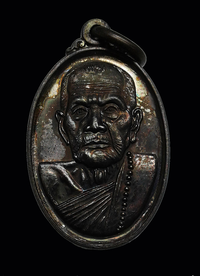 เหรียญเล็กหน้าใหญ่ สภาพสวยผิวหิ้งเดิมๆมาพร้อมกล่องเดิมท่านใดสนใจเชิญครับ 