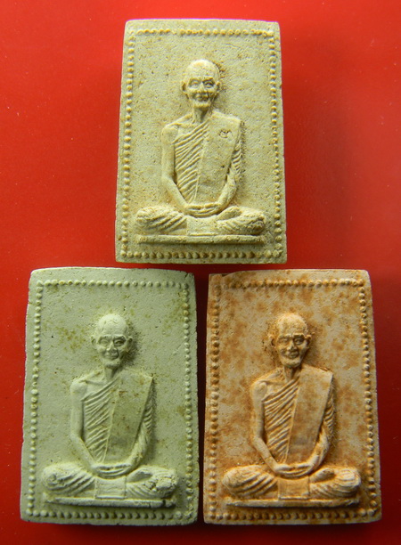 เคาะแรกแดง...พระผงรูปเหมือนท่านเจ้าคุณนรรัตน์ ๒๕๑๕...ครบชุด ๓ สี...หลวงปู่โต๊ะ วัดประดู่ฉิมพลี เสก