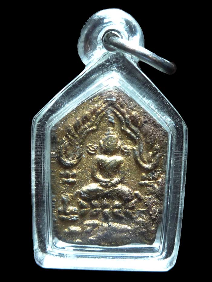 พระขุนแผนผงพรายกุมารรุ่นสากหัก พิมพ์เล็ก เนื้อดำ ทาทองด้านหน้า เลี่ยมพลาสติกกันน้ำ หายากครับ