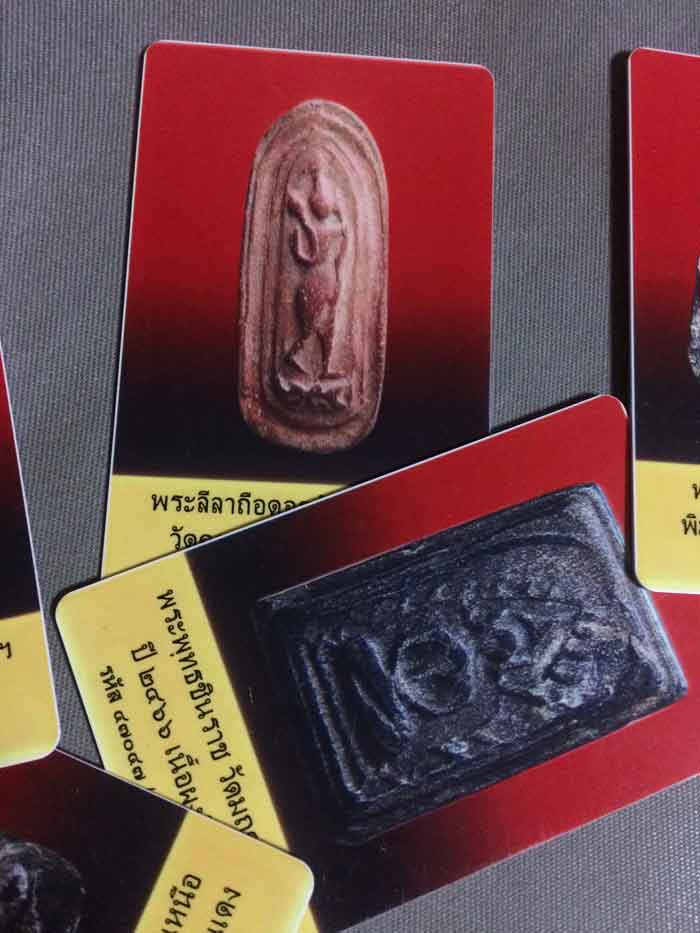 หายากสุดๆ ลีลาถือดอกบัว หลวงปู่ภู วันอินทร์ เนื้อแดง หายากสุดๆๆ ***ประวัติพิมพ์นี้มีลงชัดเจน ส่วนมาก