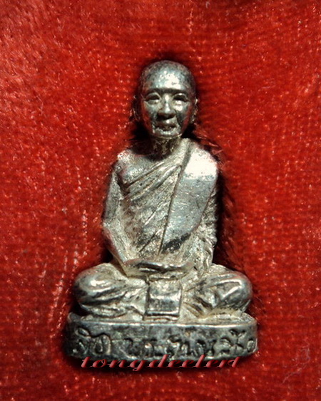 รูปหล่อสมเด็จพระญาณสังวร สมเด็จพระสังฆราช เนื้อเงิน พิมพ์ใหญ่ สวยมากค่ะ