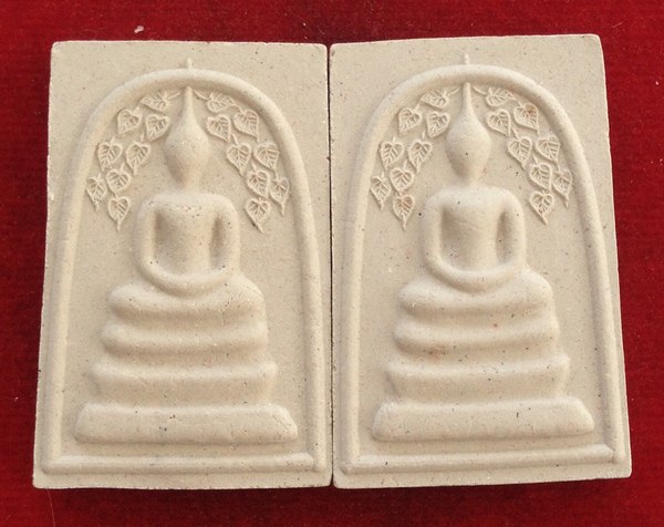 พระสมเด็จปรกโพธิ์..หลังพระคาถาอิติปิโสฯ..เจริญพร หลวงพ่อจรัญ วัดอัมพวัน จ. สิงห์บุรี