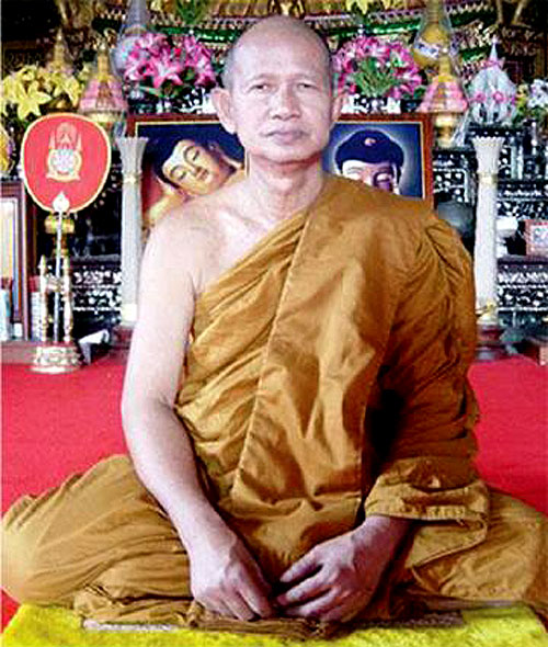 ราคาวัดใจ...๑๐๐ เดียวเท่านั้น ผ้ายันต์จีวรเขียนมือ หลวงพ่อมาลัย อุทโย วัดบางหญ้าแพรก จ.สมุทรสาคร