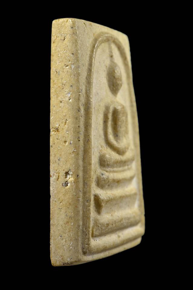 พระสมเด็จวัดระฆัง 108 ปีพิมพ์อกล่ำ ขอบหนาๆ นิยม