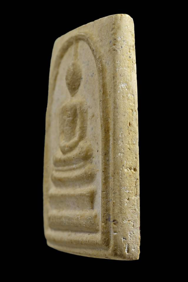 พระสมเด็จวัดระฆัง 108 ปีพิมพ์อกล่ำ ขอบหนาๆ นิยม