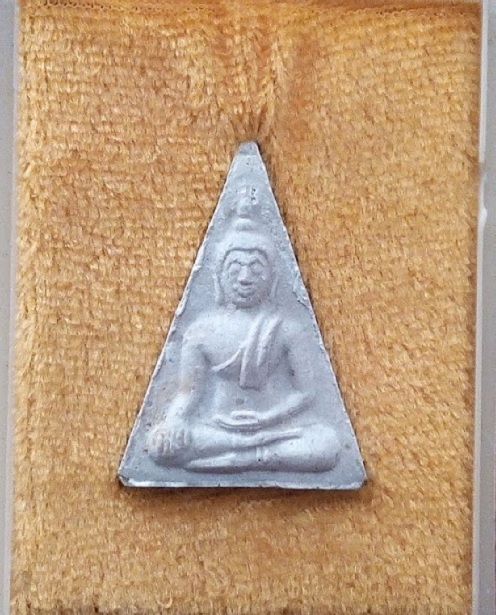 พระผงพิมพ์นางพญา รุ่น2 เนื้อผงเกสร หลวงพ่อแพ วัดพิกุลทอง ปี17...เคาะเดียวแดง...