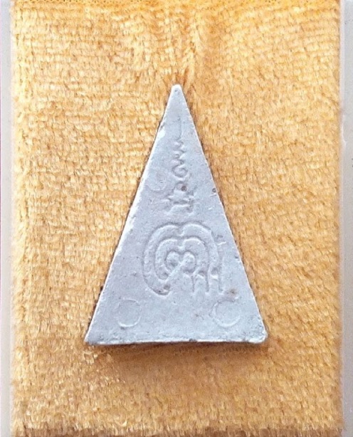 พระผงพิมพ์นางพญา รุ่น2 เนื้อผงเกสร หลวงพ่อแพ วัดพิกุลทอง ปี17...เคาะเดียวแดง...