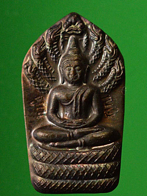 ๒ องค์ปรกใบมะขามหลวงพ่อคูณ วัดบ้านไร่ รุ่นขุดสระ ปี๓๐ พร้อมกล่อง