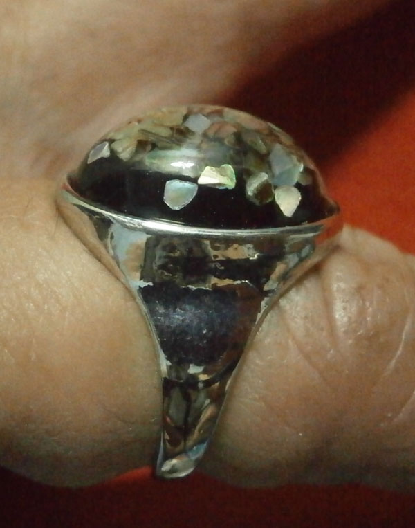 แหวนสำหรับผู้ชาย หัวนิลดำลายมุก สวยมากๆ ตัวเรือนชุบโรเดียม ขนาดเส้าผ่าศูนย์กลาง 1.9 เซ็นต์ (#R14)