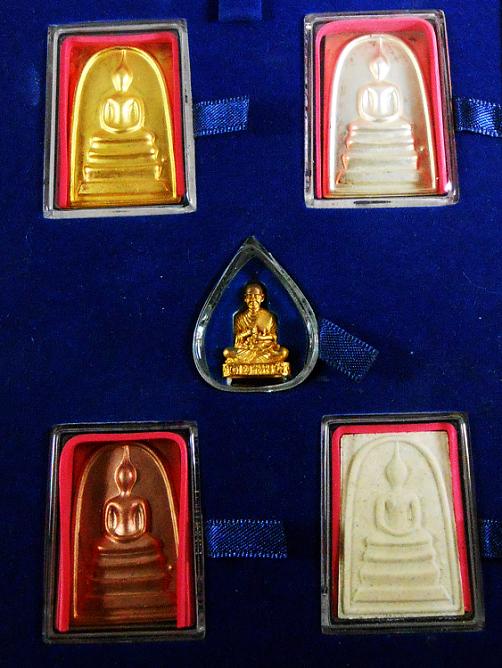 พรสมเด็จวัดระฆัง จักรพรรดิแห่งพระเครื่องแผ่นดินสยาม โครงการ "ใต้ร่มโพธิ์ทอง"