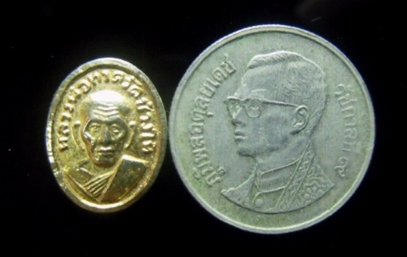 **วัดใจ**เหรียญหัวแหวน หลวงพ่อทวด วัดช้างให้ ปัตตานี เนื้อกะไหล่ทอง ปี 2508**สวยๆ หายาก เชิญชมครับ