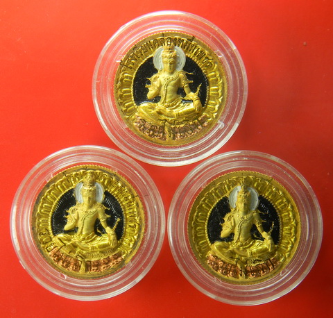 เคาะแรกแดง...เหรียญ ๓.๒ ซ.ม."รวยไม่เลิก"...กะไหล่ ๓ กษัตริย์ ๓ เหรียญ