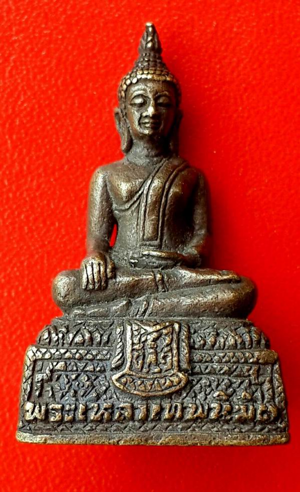รูปหล่อพระเหลาเทพนิมิต วัดพระเหลาเทพนิมิต ต.พนา อ.พนา จ.อำนาจเจริญ ปี 2548