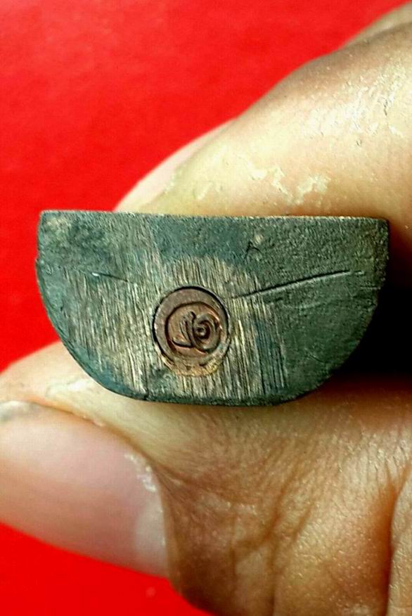  กริ่งใหญ่ลอยองค์ หลวงพ่อโสธร ออกปี 2535 เนื้อโลหะรมดำ