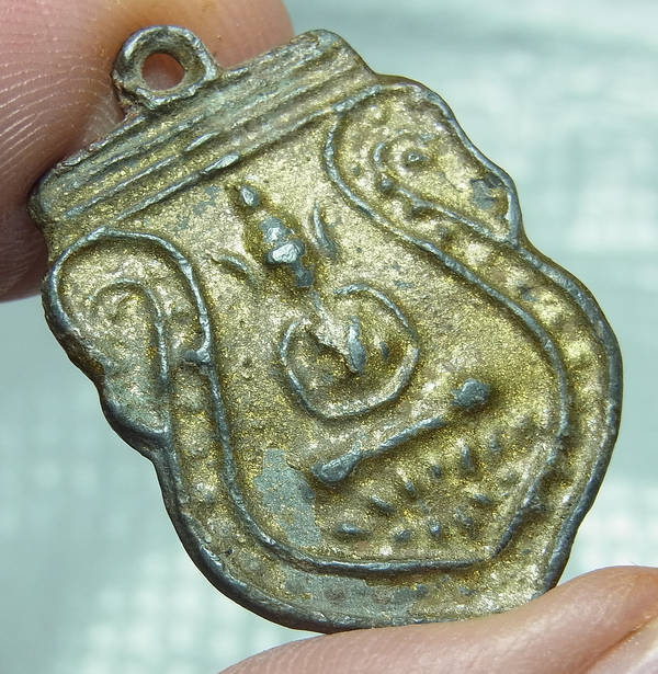 เหรียญหล่อหลวงพ่อโต เนื้อชินตะกั่วทาทอง วัดวิหารทอง จ.ชัยนาท พร้อมบัตร