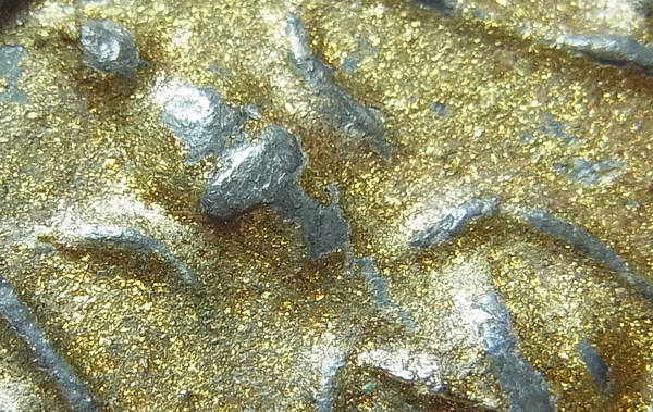 เหรียญหล่อหลวงพ่อโต เนื้อชินตะกั่วทาทอง วัดวิหารทอง จ.ชัยนาท พร้อมบัตร