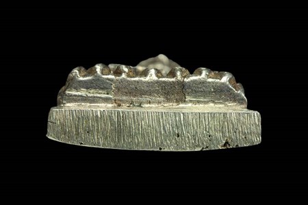 หลวงพ่อทวด หลังเตารีด พิมพ์ใหญ่ เนื้อเงิน ปี 2539 วัดโคกโพธิ์ พร้อมกล่องเดิม(กล่องหูชำรุด) 