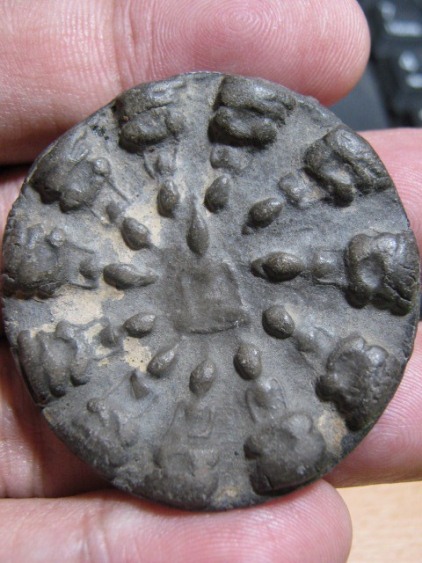 พระงบน้ำอ้อย กรุเตาทุเรียง เนื้อดิน จ.สุโขทัย สภาพสวย 