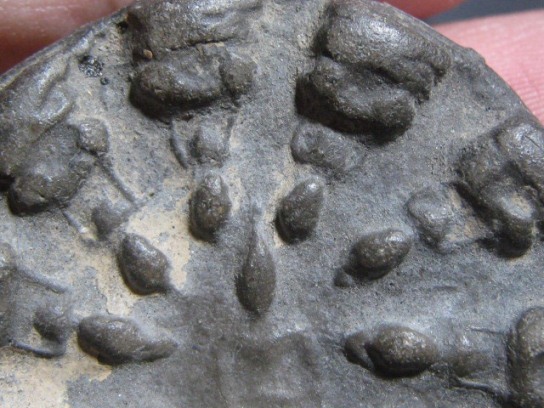 พระงบน้ำอ้อย กรุเตาทุเรียง เนื้อดิน จ.สุโขทัย สภาพสวย 