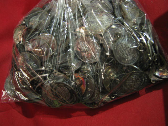 100 เหรียญ ยกเลย 100 เหรียญ   หลวงปู่ทิมวัดพระขาว... 7รอบ...ครบ84 ปี จัด สร้างปี 2540