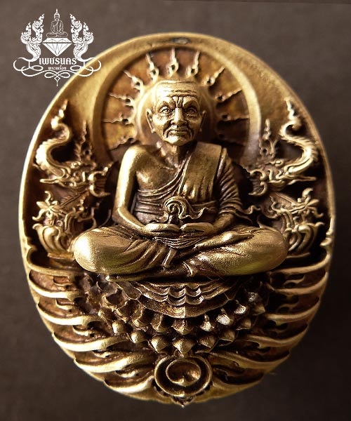 +++ หลวปู่ทวดพุทธอุทยานมหาราชรุ่น1 (2556)กับรุ่น2 (2558) พิมพ์ใหญ่ เนื้อทองทิพย์ +++