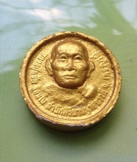 ((เคาะเดียวแดง)) พระผงรูปเหมือนล้อแม็ก หลังพระเจ้า 5 พระองค์ หลวงปู่ละมัย  (2)