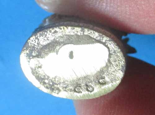 ไก่รุ่นเงินไหลมาเนื้อทองชนวนเคาะเดียวแดงครับ