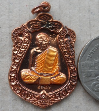 เหรียญเสมา ปี2557 วาระ2 เนื้อทองแดงลงยา หมายเลข5080 รุ่นบรรจุหัวใจ หลวงปู่ทิมองค์ใหญ่ พร้อมกล่องเดิม