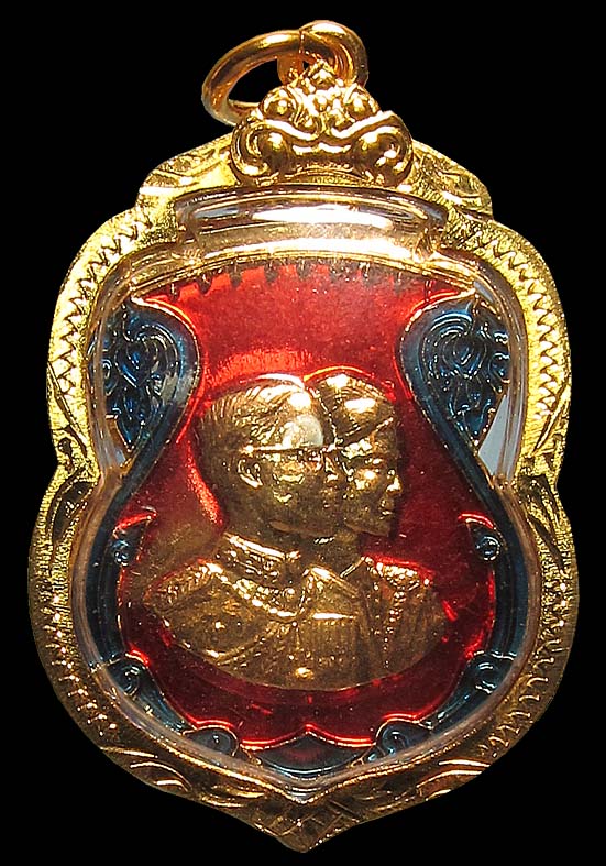 เหรียญในหลวง-พระราชินี  เสด็จในงานทรงตัดลูกนิมิต วัดศรีจันทร์ประดิษฐ์ ปี 2522