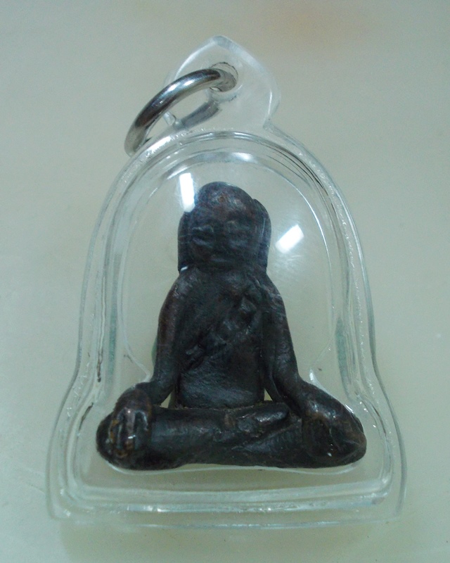 พระหล่อไม่ทราบที่ ศิลปะคล้ายทางใต้ครับ